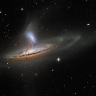 hubble_arp282_potw2206a